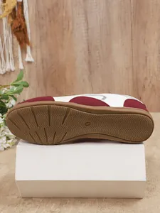 Close-up of wavy rubber sole on color-blocked women's GAT sneakers for anti-slip