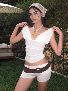 Ensemble d'été sexy blanc 2 pièces avec débardeur plissé col V et short moulant