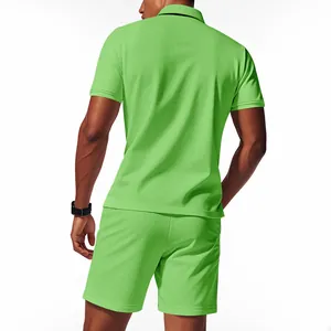 Détail de la vue arrière d'un ensemble polo et short en maille gaufrée vert lime.