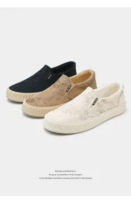 Detailansicht von drei Farben atmungsaktiver Herren-Sommer-Slippers aus leichtem Mesh-Gewebe