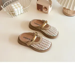 Mules tressées pour enfants avec boucle dorée élégante et bout en maille blanche respirante
