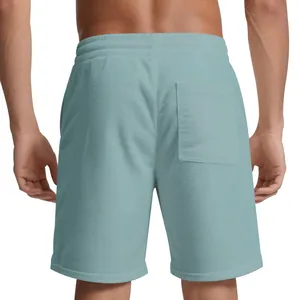 Dettaglio posteriore di pantaloncini da uomo in velluto a coste color verde acqua