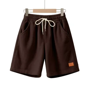 Bruine corduroy shorts voor heren met een comfortabele trekkoord taille en zakken