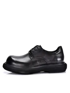 Seitenansicht der schwarzen Derby-Schuhe für Herren aus echtem Leder mit dicken Sohlen