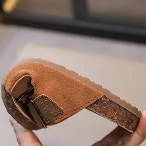 Sandali in sughero per bambini flessibili e durevoli con cinturini regolabili in pelle scamosciata