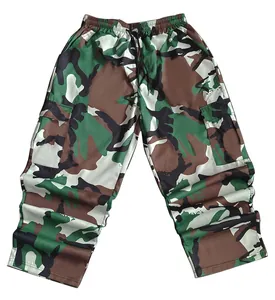 Hochwertiges Detail der locker sitzenden Camouflage-Cargohose für Herren mit verstellbarem Kordelzug