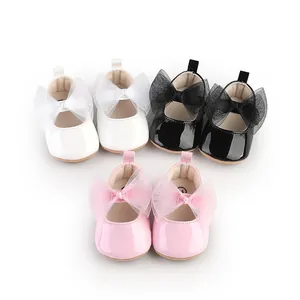 Tres pares de zapatos de princesa de charol con lazos para bebé niña en rosa blanco negro