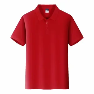 Polo a maniche corte rossa classica da uomo realizzata in tessuto a maglia traspirante
