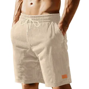 Dettaglio della trama in velluto a coste e coulisse per pantaloncini beige