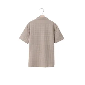 Rückansicht eines schweren Herren-Polo-Shirts mit Jacquard-Struktur