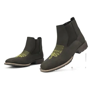 Heren Chelsea boots van donker suède met opvallend geel borduursel op de neus