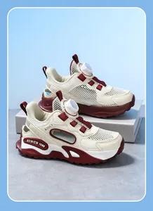 Vue détaillée de baskets en mesh respirant pour enfants avec système de laçage rotatif