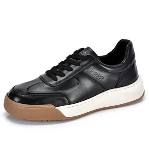 Sneaker casual da uomo in pelle nera con elegante design della suola spessa