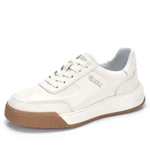 Scarpe casual da uomo in pelle bianca con spessa suola platform marrone di tendenza