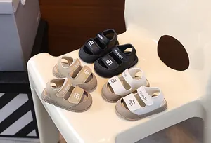 Hochwertige Auswahl an Sommer-Sandalen für Kleinkinder mit weichen Sohlen und Zehenschutz.