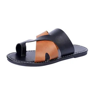 Lässige flache Damen-Strandsandalen mit schwarz-braunen überkreuzten Zehenschlaufen