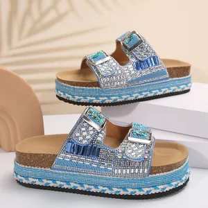 Sandali platform blu in stile etnico con doppie fibbie e decorazioni in strass