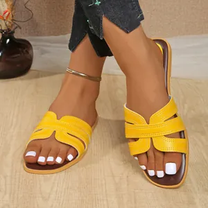 Schicke gelbe flache H-Riemen-Pantoletten für Damen Sommer Strandmode mit quadratischer Zehe
