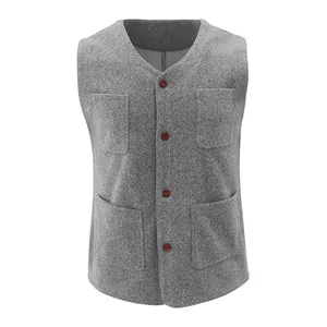Vista detallada de un chaleco de lana gris para hombre con diseño de cuatro botones.