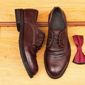Klassische braune Derby-Schuhe aus Pferdeleder mit Goodyear-Rahmen und dicker Sohle