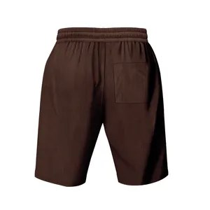 Detailansicht der Textur und Gesäßtasche der braunen Cord-Freizeitshorts für Herren