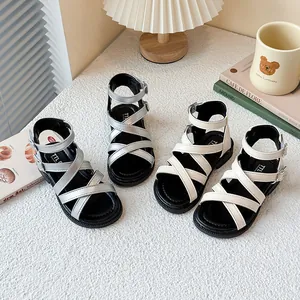 Sandalias Romanas para Niñas Verano 2025 Estilo Coreano Correas Cruzadas Zapatos de Playa Plateado Blanco Roto PU Suela Goma