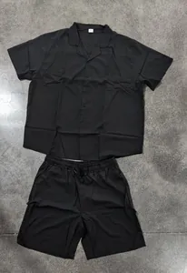 Schwarzes kurzärmeliges Hemd und Shorts Set für Herren, lässige Sommermode für den Urlaub