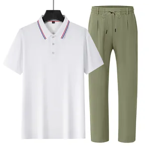 Herren Sommer Business Casual Set mit weißem Poloshirt und olivgrüner Leinenhose