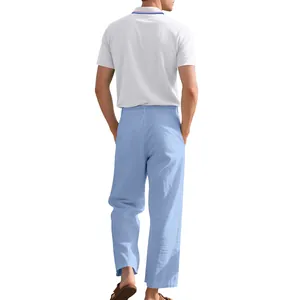 Rückansicht von Herren Sommer-Leinen-Set mit weißem Poloshirt und hellblauer Hose