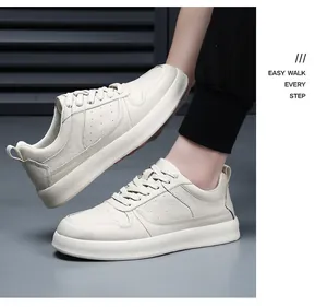 Baskets pour hommes en cuir véritable blanc cassé avec détails perforés pour l'été
