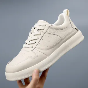 Baskets décontractées en cuir véritable pour hommes blanc cassé à semelle souple