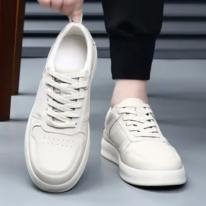 Baskets décontractées en cuir grainé pour hommes blanc cassé avec semelle souple