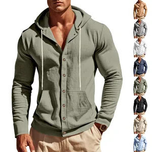 Vista detallada de la camisa con capucha para hombre en varias variantes de color