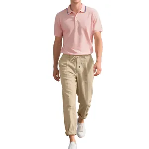 Herren Set aus rosa Poloshirt und beiger Leinenhose mit Kordelzug für den Sommer