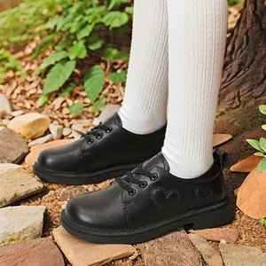 Schwarze Echtlederschuhe für Mädchen mit Herzmuster für die Freizeit im Freien