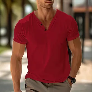 T-shirt Henley classique rouge coupe ajustée col en V pour hommes sportifs sur la plage