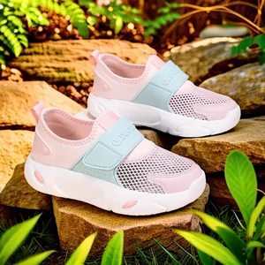 Atmungsaktive Laufschuhe aus Mesh für Kinder in Pink und Blau für den Sommer