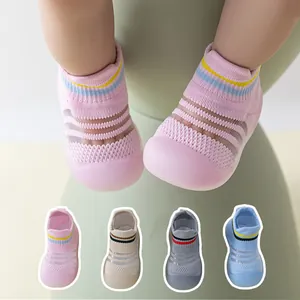 Chaussures de marche respirantes pour bébé avec semelle souple et rayures colorées