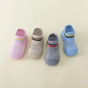 Chaussures de marche respirantes pour bébé avec semelles en caoutchouc souple et colorées