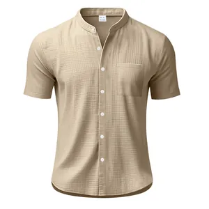 Detalle de camisa de lino para hombre en color caqui de manga corta y cuello mao