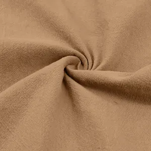 Vista macro de la textura de la tela de lino color camel con tejido muy definido