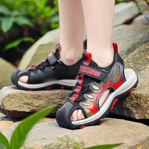 Sandales de sport légères pour enfants à bout fermé, noires et rouges, pour l'été en plein air.