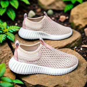 Zapatillas de verano transpirables de malla para niños, calzado casual tipo slip-on infantil