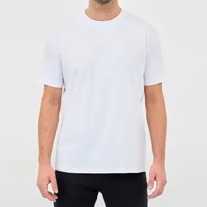 Vooraanzicht van een kwaliteitsvol wit katoenen heren T-shirt met een losse pasvorm