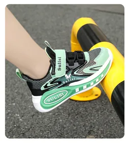 Zapatillas deportivas infantiles transpirables verde menta con malla y velcro