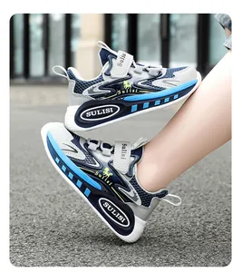 Zapatillas de malla transpirable para niños con suela antideslizante y diseño deportivo.