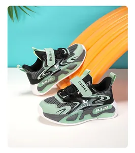 Zapatillas deportivas de malla verde menta para niños con suela blanda duradera.