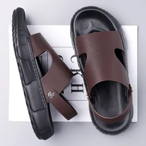 Lässige Herren Sandalen aus braunem Leder mit weicher rutschfester schwarzer Gummisohle