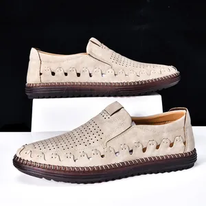Mocassins décontractés pour hommes cousus main en cuir de vache beige perforé