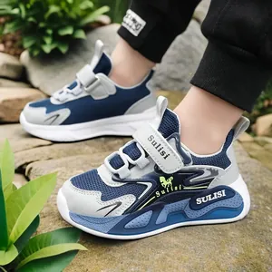 Zapatillas de malla para niños con suela suave antideslizante en color azul y gris